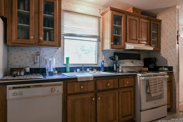 270 Camelot Ln, San Antonio, TX 78264