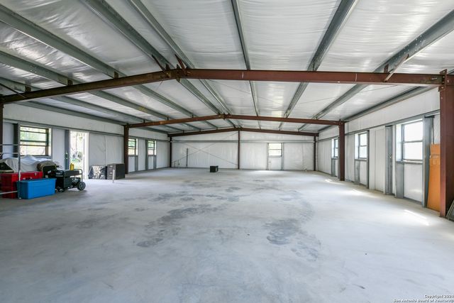 270 Camelot Ln, San Antonio, TX 78264