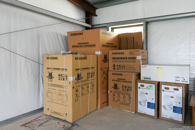 270 Camelot Ln, San Antonio, TX 78264