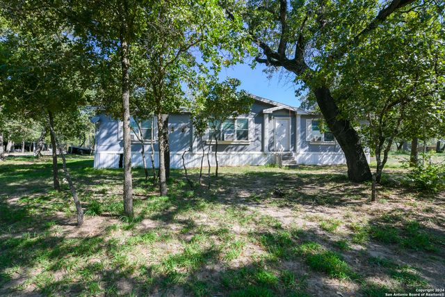 270 Camelot Ln, San Antonio, TX 78264