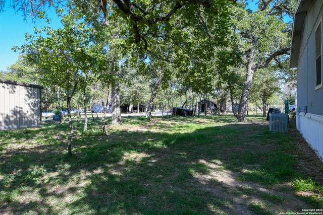 270 Camelot Ln, San Antonio, TX 78264