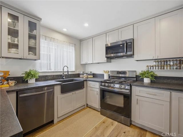 2909 S Pacific Avenue, San Pedro, CA 90731