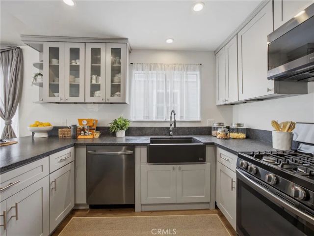 2909 S Pacific Avenue, San Pedro, CA 90731