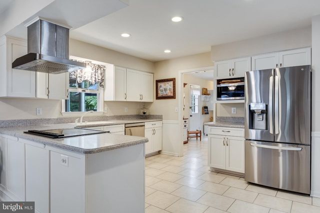 9720 HUNTLEY DR, La Plata, MD 20646