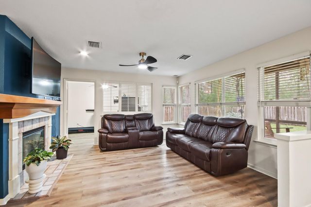 91 Alden Glen Drive, The Woodlands, TX 77382