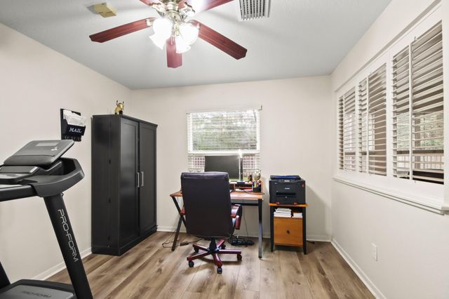 91 Alden Glen Drive, The Woodlands, TX 77382