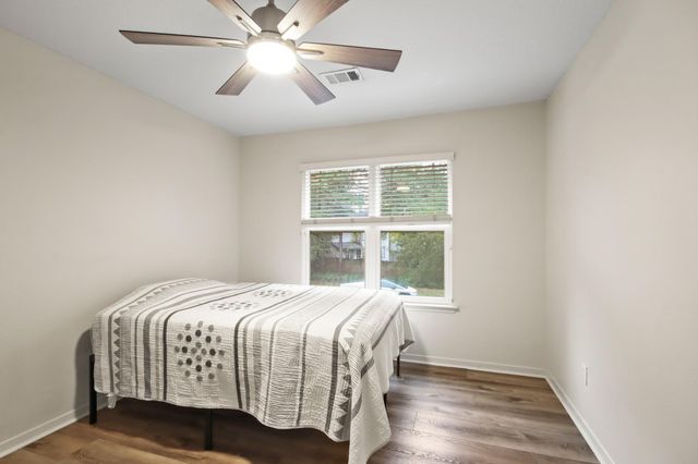 91 Alden Glen Drive, The Woodlands, TX 77382