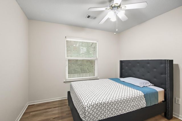 91 Alden Glen Drive, The Woodlands, TX 77382