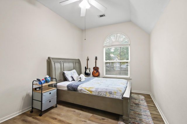 91 Alden Glen Drive, The Woodlands, TX 77382