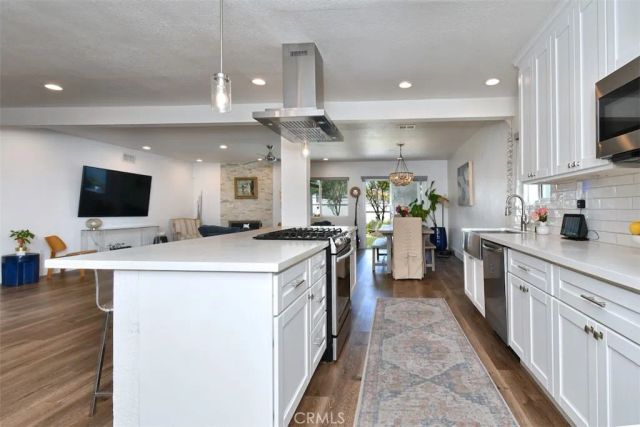 13753 Calvert, Valley Glen, CA 91401