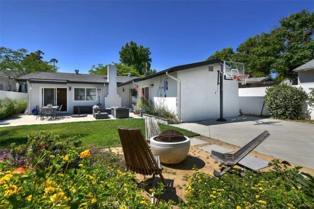 13753 Calvert, Valley Glen, CA 91401