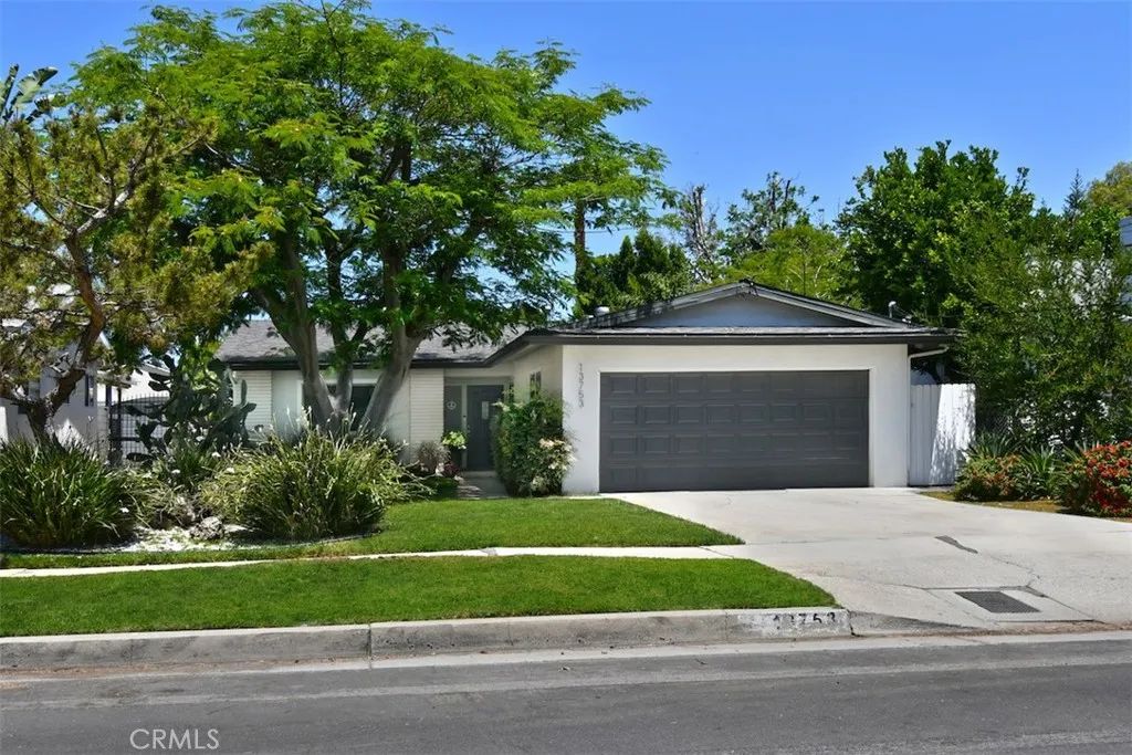 13753 Calvert, Valley Glen, CA 91401