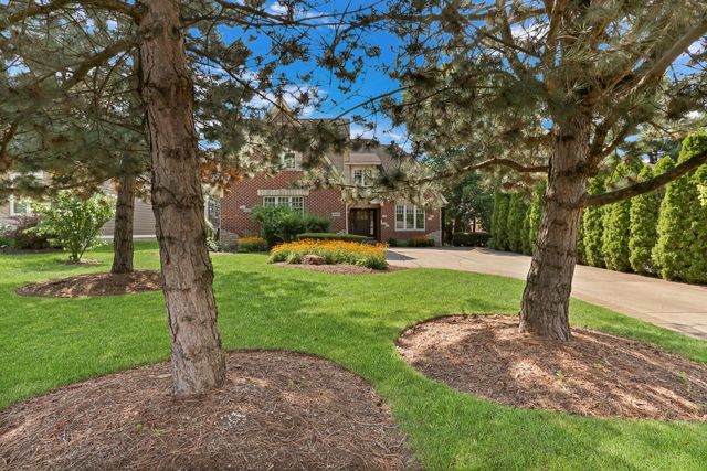 5684 Wolf Road, Western Springs, IL 60558