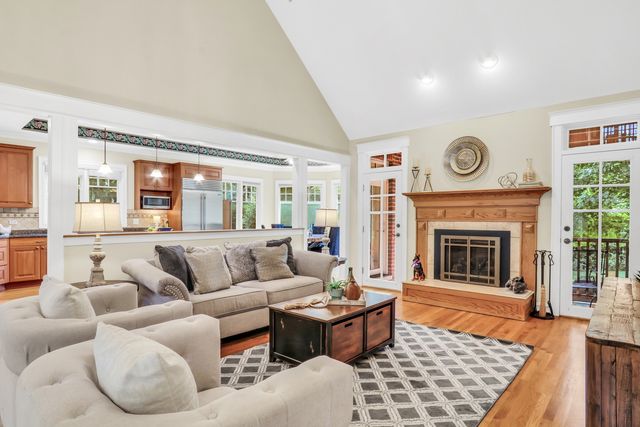 5684 Wolf Road, Western Springs, IL 60558