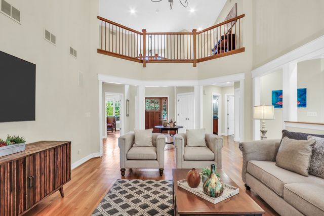 5684 Wolf Road, Western Springs, IL 60558