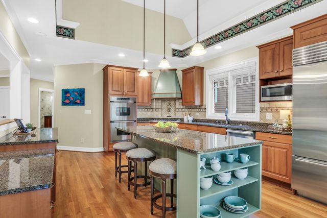 5684 Wolf Road, Western Springs, IL 60558