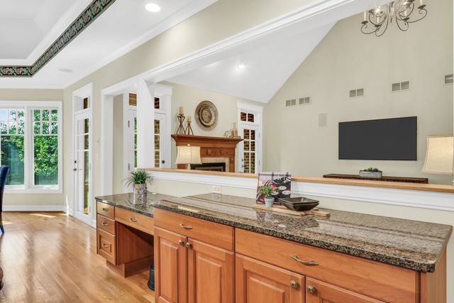 5684 Wolf Road, Western Springs, IL 60558