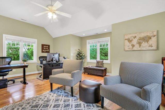 5684 Wolf Road, Western Springs, IL 60558