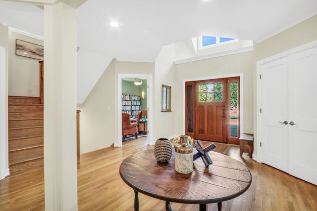 5684 Wolf Road, Western Springs, IL 60558