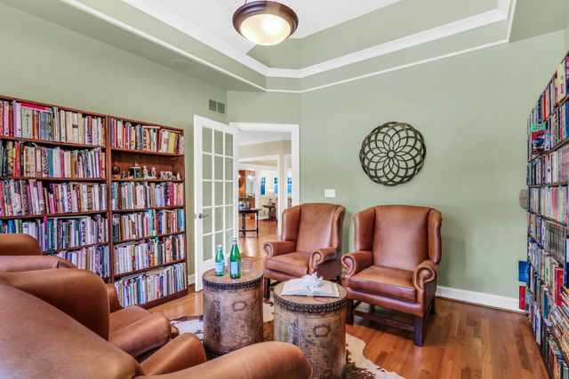 5684 Wolf Road, Western Springs, IL 60558