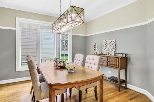 5684 Wolf Road, Western Springs, IL 60558