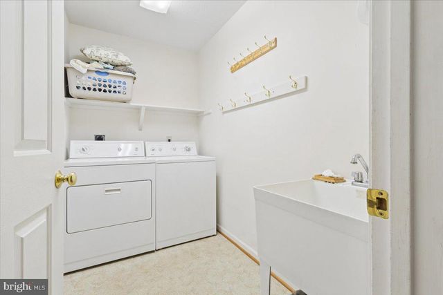 14 SURREY, Madison, VA 22727