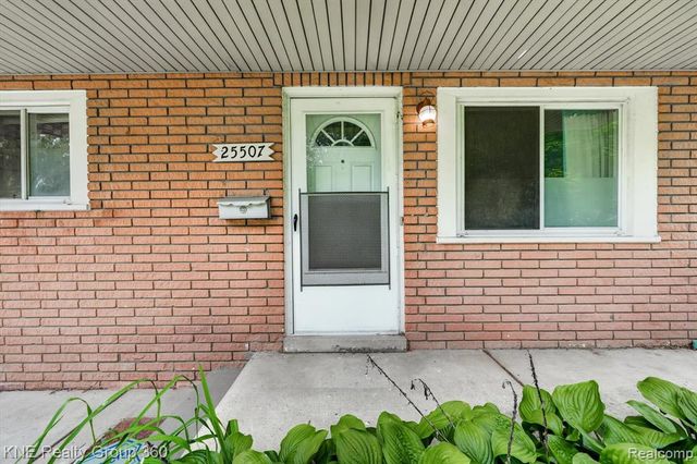 25507 Keeler Road, Redford, MI 48239