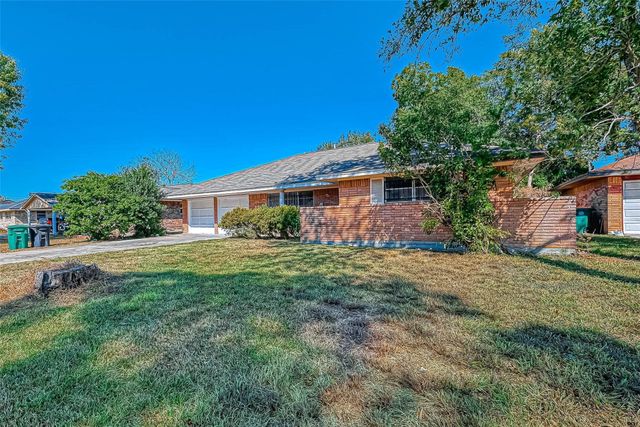 2946 Dragonwick Drive, Houston, TX 77045