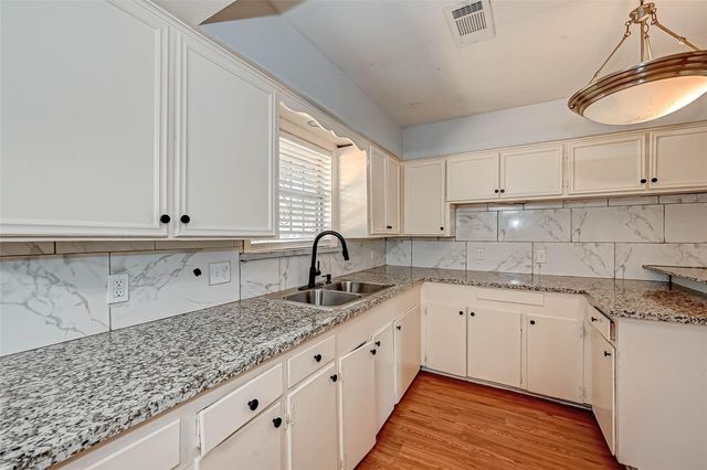 2946 Dragonwick Drive, Houston, TX 77045