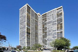 300 Winston Drive 602, Cliffside Park, NJ 07010