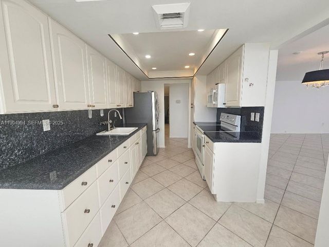 18041 Biscayne Boulevard 204, Aventura, FL 33160