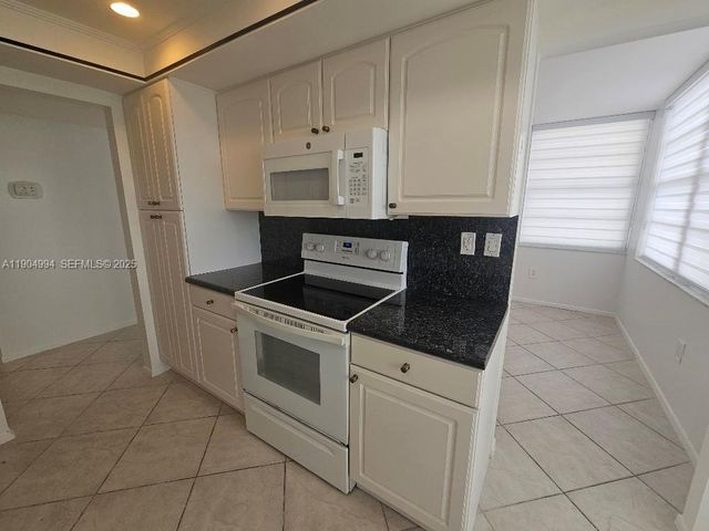 18041 Biscayne Boulevard 204, Aventura, FL 33160