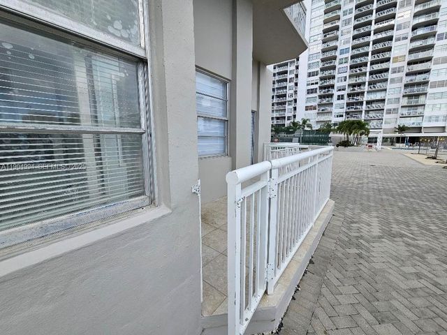 18041 Biscayne Boulevard 204, Aventura, FL 33160