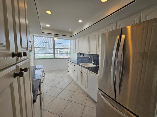 18041 Biscayne Boulevard 204, Aventura, FL 33160