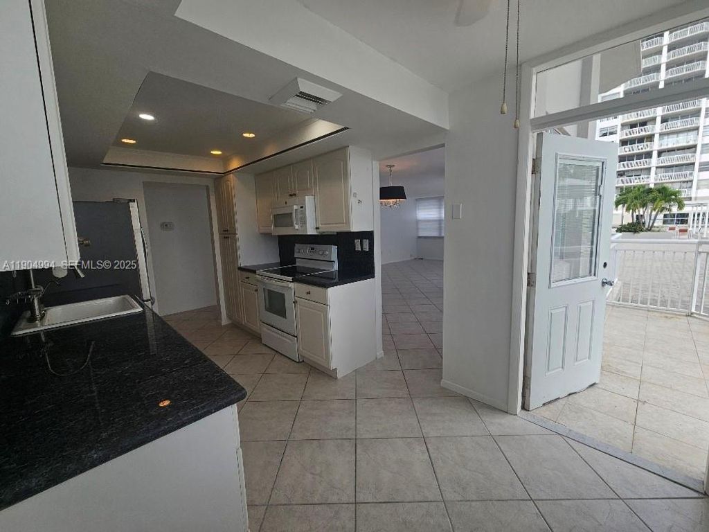 18041 Biscayne Boulevard 204, Aventura, FL 33160