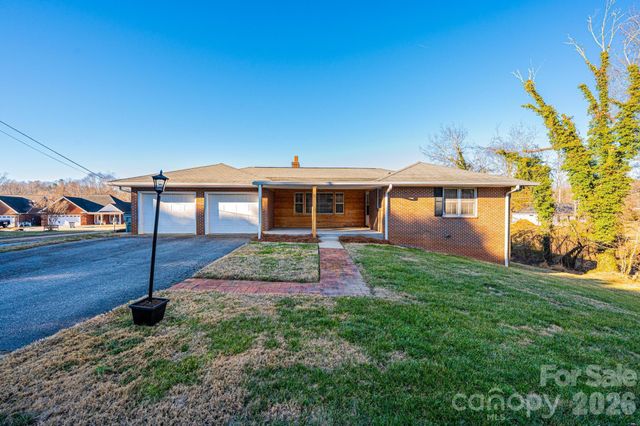 620 Diamondhead Drive NE, Lenoir, NC 28645