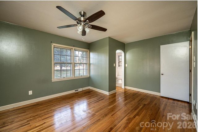 620 Diamondhead Drive NE, Lenoir, NC 28645