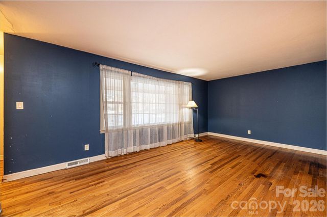 620 Diamondhead Drive NE, Lenoir, NC 28645