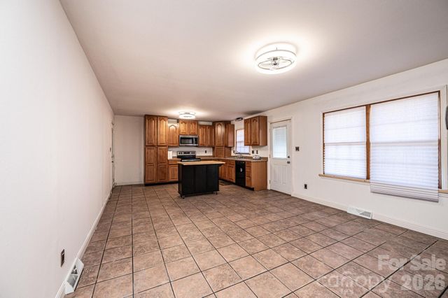 620 Diamondhead Drive NE, Lenoir, NC 28645