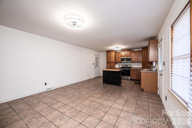 620 Diamondhead Drive NE, Lenoir, NC 28645