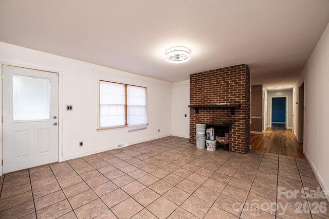 620 Diamondhead Drive NE, Lenoir, NC 28645