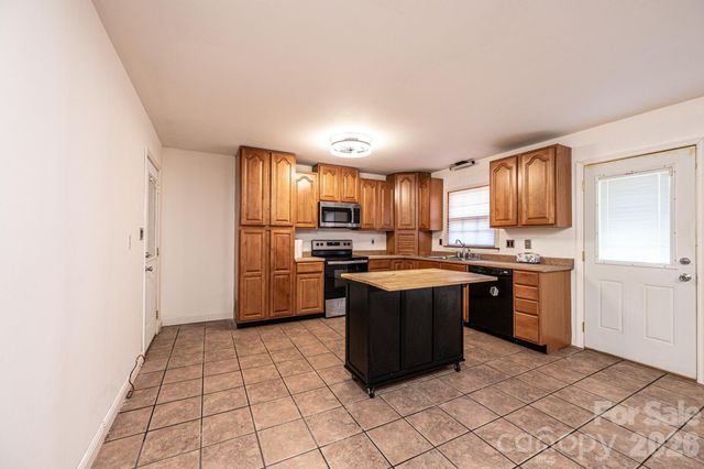 620 Diamondhead Drive NE, Lenoir, NC 28645