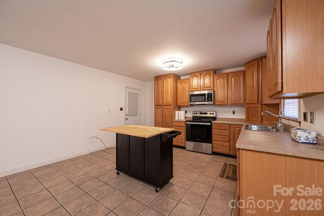 620 Diamondhead Drive NE, Lenoir, NC 28645