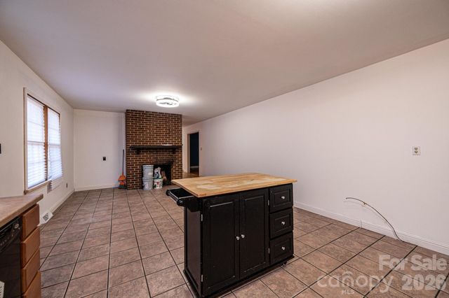 620 Diamondhead Drive NE, Lenoir, NC 28645