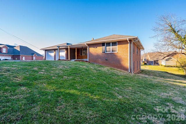 620 Diamondhead Drive NE, Lenoir, NC 28645