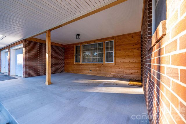 620 Diamondhead Drive NE, Lenoir, NC 28645