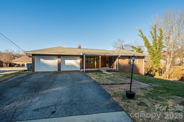 620 Diamondhead Drive NE, Lenoir, NC 28645