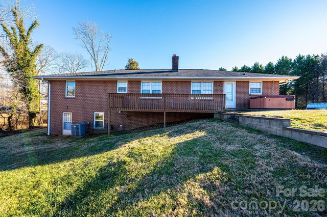 620 Diamondhead Drive NE, Lenoir, NC 28645