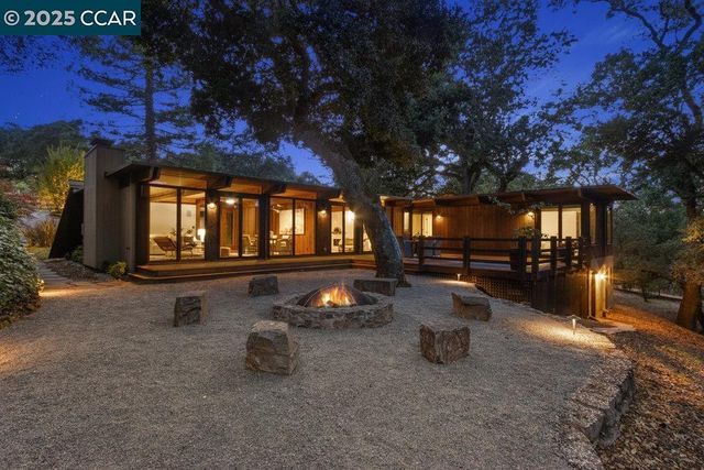 39 El Toyonal, Orinda, CA 94563