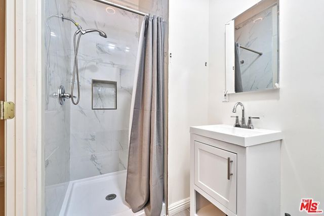 2619 Raymond Avenue, Los Angeles, CA 90007